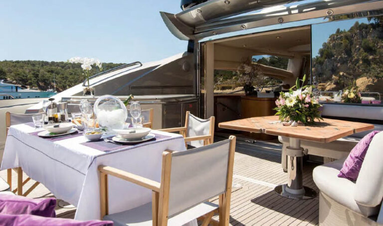 SUNSEEKER-PREADTOR-82-Hooligan-Superyacht-Charter-in-Ibiza_aft-dining