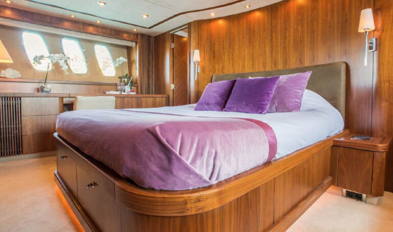 SUNSEEKER-PREADTOR-82-Hooligan-Superyacht-Charter-in-Ibiza_master-cabin