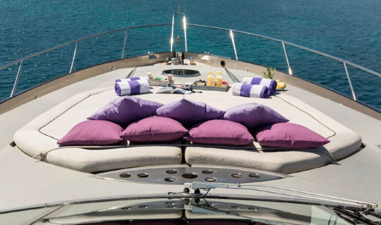 SUNSEEKER-PREADTOR-82-Hooligan-Superyacht-Charter-in-Ibiza_sunbathing-area