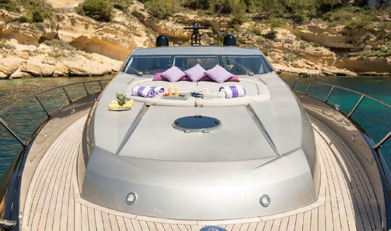 SUNSEEKER-PREADTOR-82-Hooligan-Superyacht-Charter-in-Ibiza_sunbathing-area-and-picnic-on-fordeck