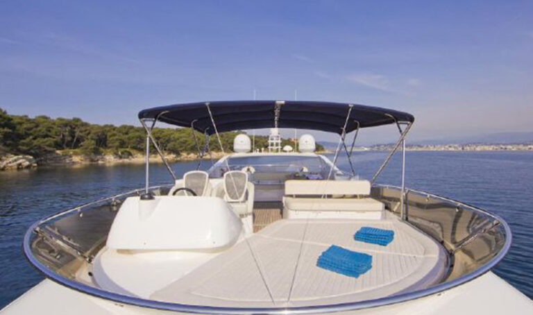 Superyacht Charter in Ibiza-Sunseeker-Manhattan-70_Fly-Deck